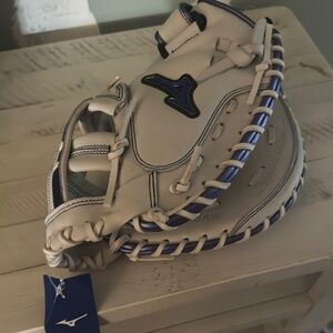 Mizuno White and Blue Catcher's Mitt